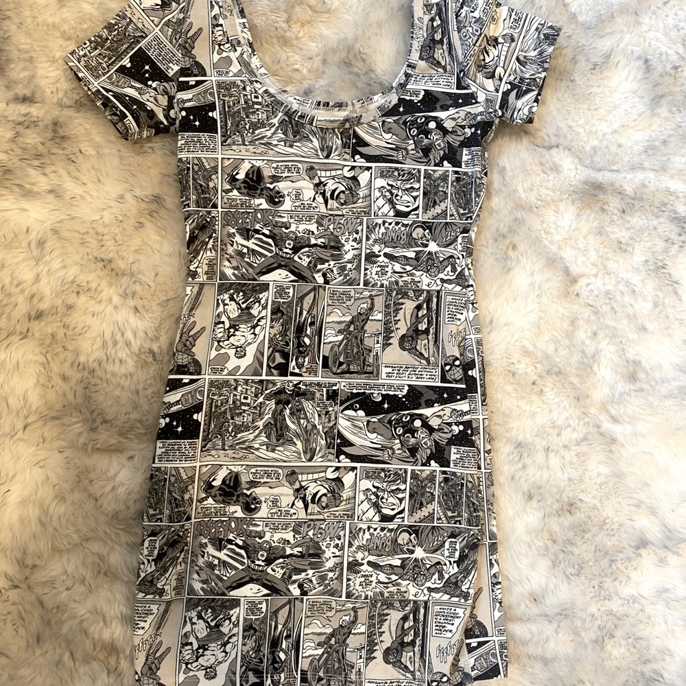 Black/white Marvel Comic print body con dress